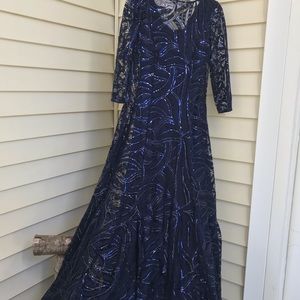 Tahari navy size 8 gown